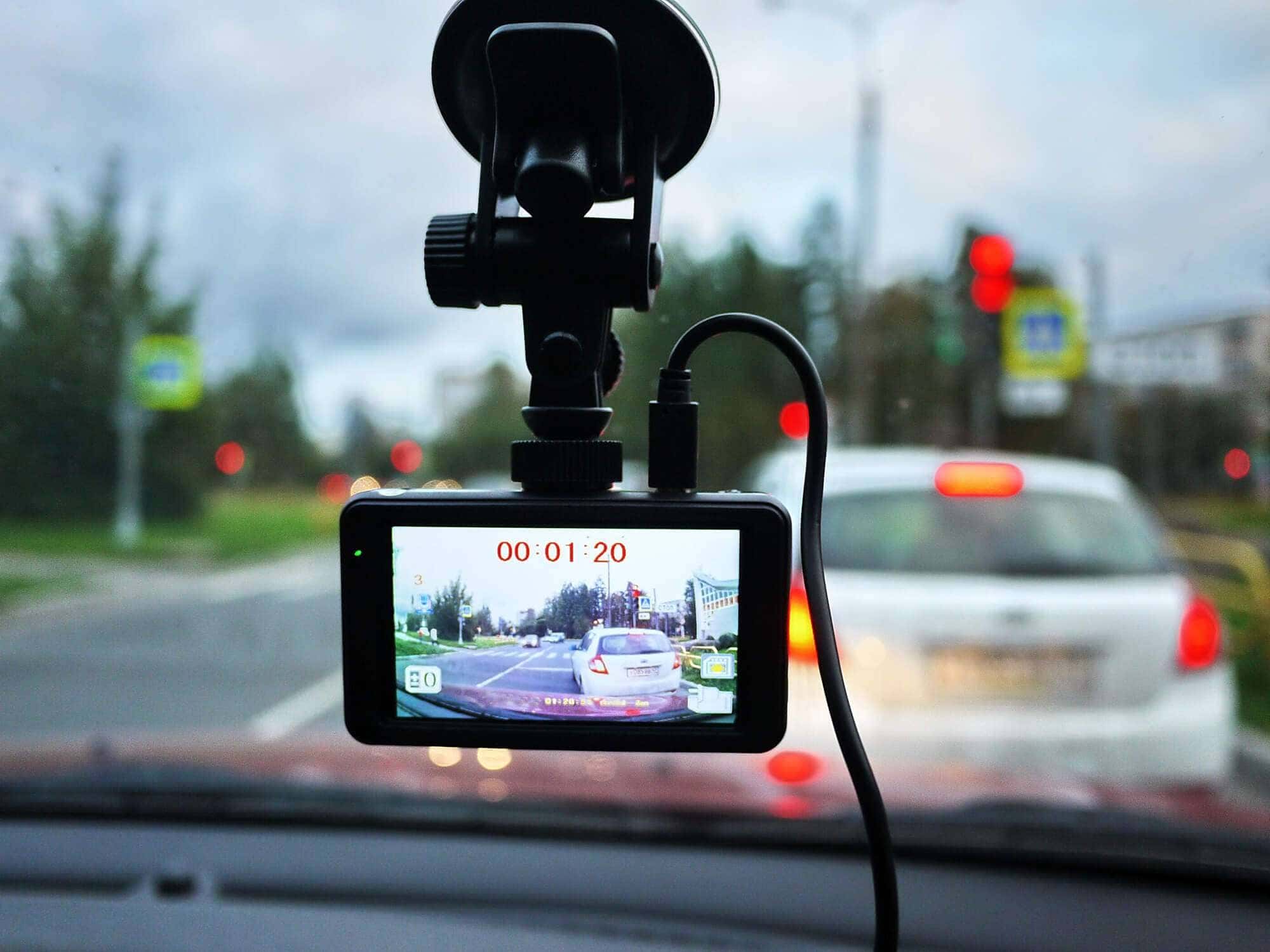 Hình ảnh minh họa các loại thẻ nhớ ảnh hưởng đến khả năng lưu trữ của camera hành trình