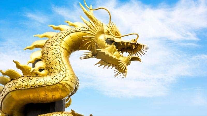 Hình ảnh mô tả người sinh năm Canh Thìn 2000 cầm tinh con Rồng, mang mệnh Kim