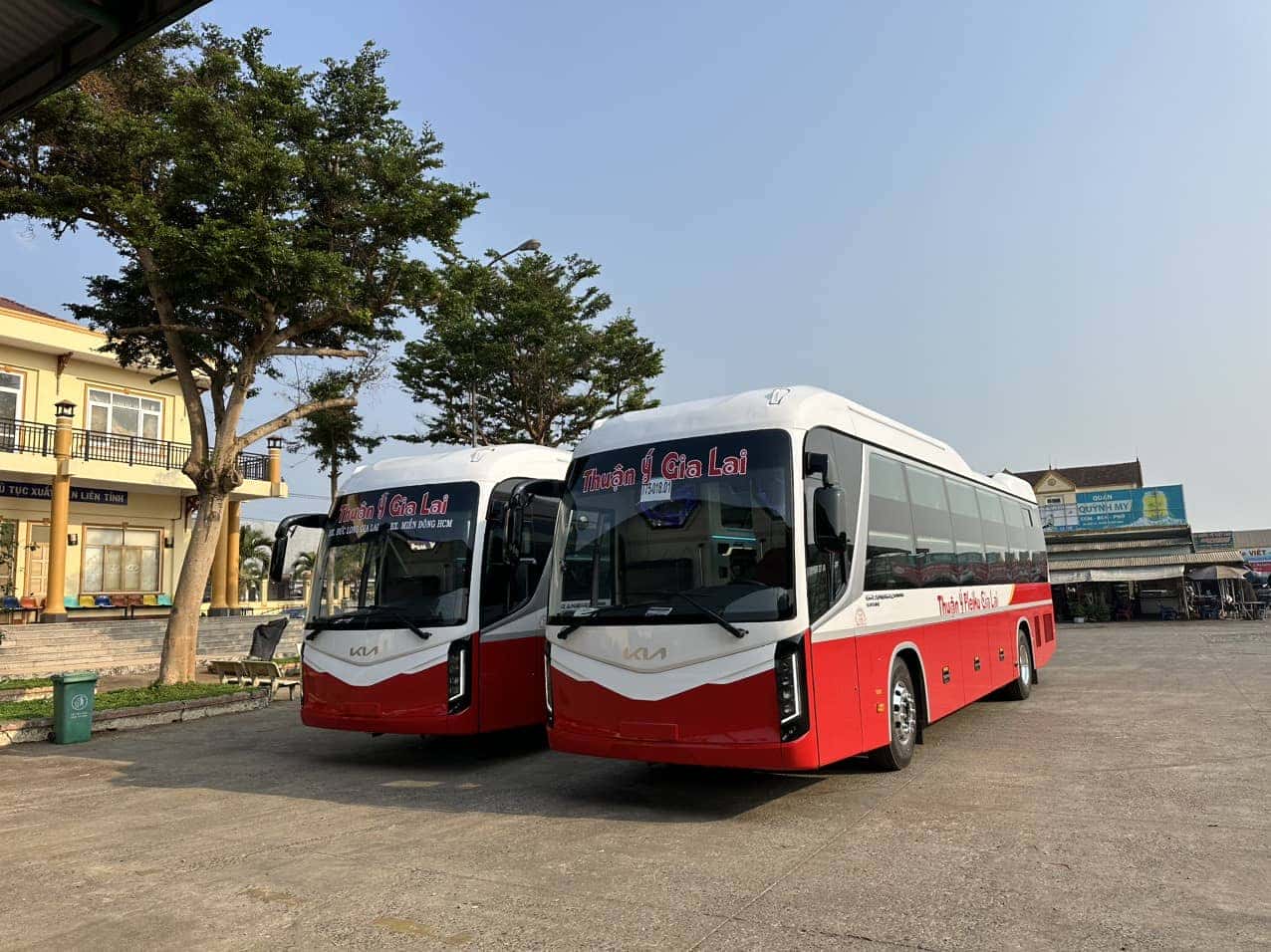 hình ảnh xe khách Thuận Ý chất lượng cao cho tuyến Hà Nội Gia Lai