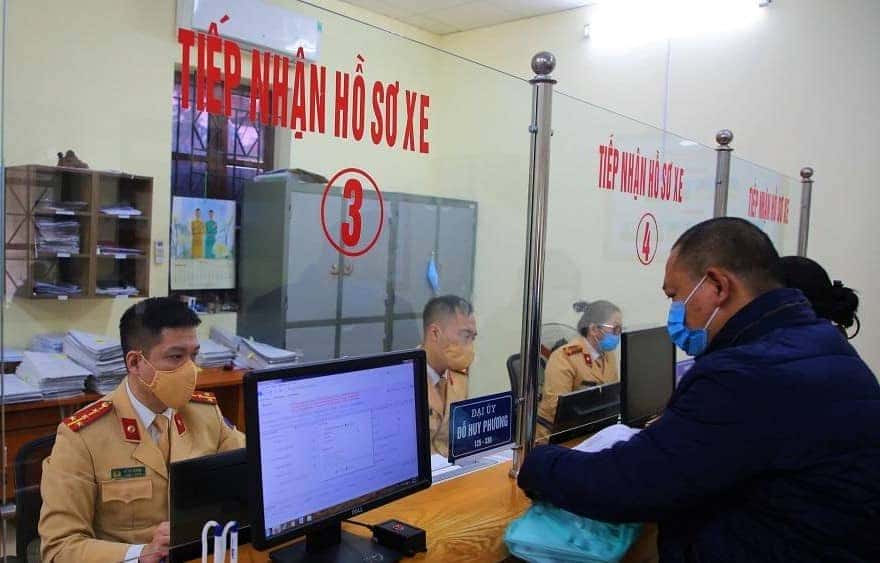 Hoàn tất thủ tục đăng ký xe máy, nhận biển số 72