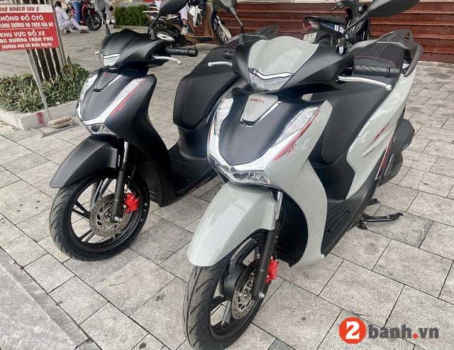 Honda SH 160i ABS 2025 phiên bản Thể thao màu Xám Xi măng, thể hiện sự đa dạng về giá xe máy SH.
