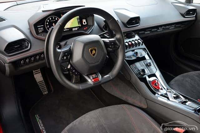 Khoang lái Lamborghini Huracan LP580-2 hiện đại