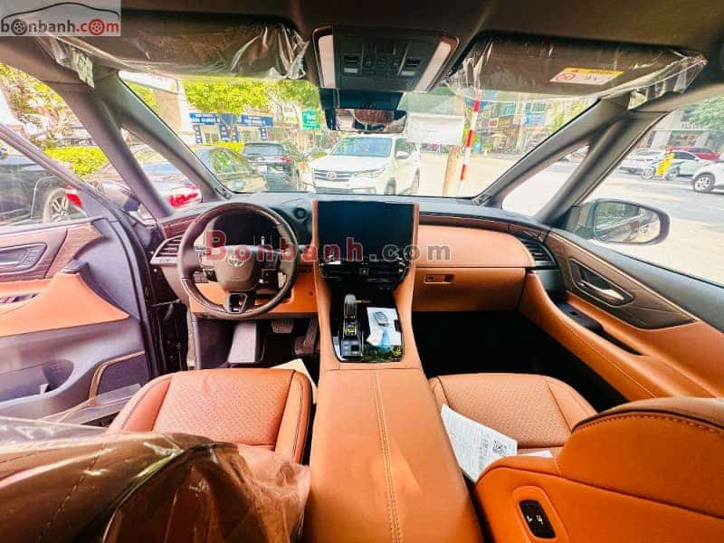 Khoang lái sang trọng của xe Toyota Alphard cũ