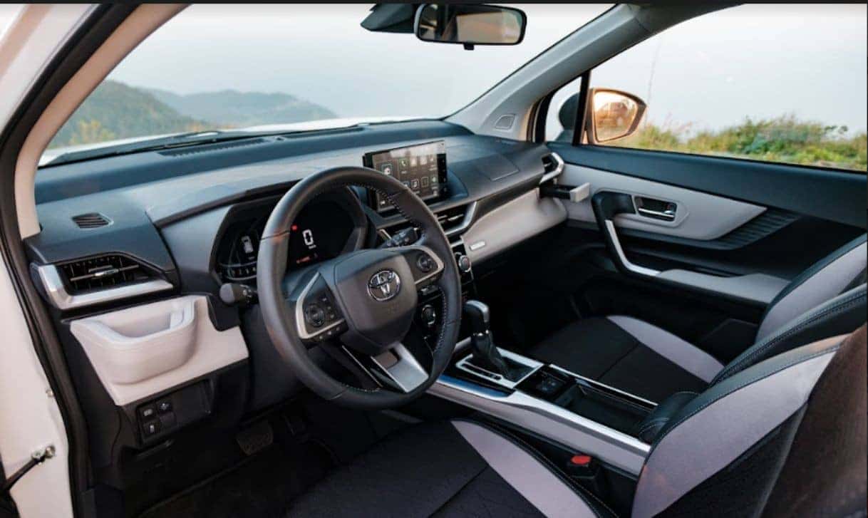 Khoang nội thất Toyota Veloz 7 chỗ rộng rãi và sang trọng
