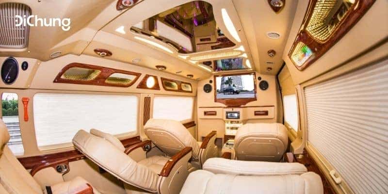 Không gian nội thất xe limousine sang trọng trên tuyến đường Lào Cai Hà Nội