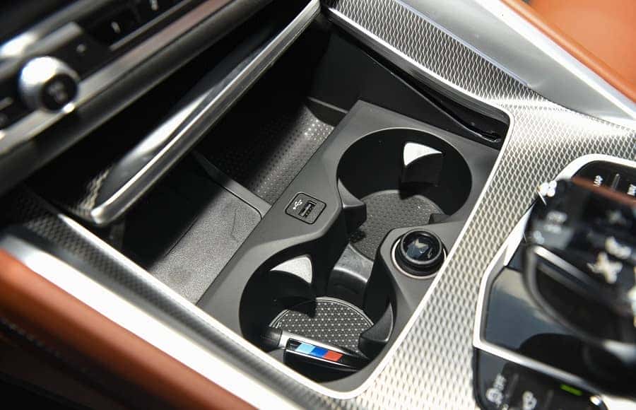 Khu vực điều khiển trung tâm và cần số của BMW X6