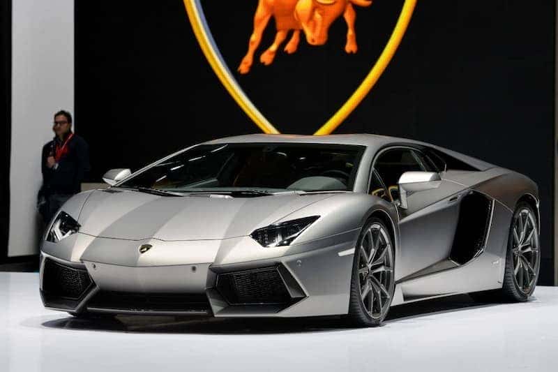 Lamborghini Aventador – một mẫu xe ô tô đẹp nhất hiện nay với phong cách mạnh mẽ
