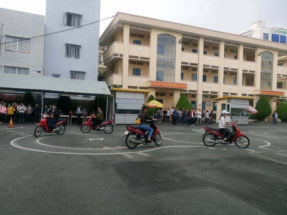 Lệ phí thi bằng lái xe A1 có đắt không?
