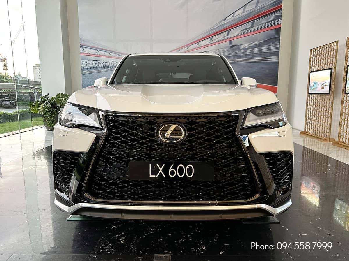 Lưới tản nhiệt trên phiên bản LX 600 F SPORT