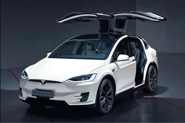 Mẫu xe điện Tesla Model X với cửa cánh chim Falcon Wing độc đáo