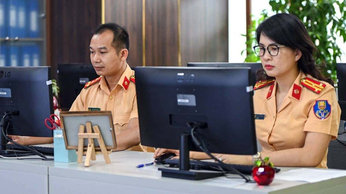 Minh họa quy trình đăng ký cấp biển số 26 cho xe máy tại cơ quan chức năng ở Sơn La