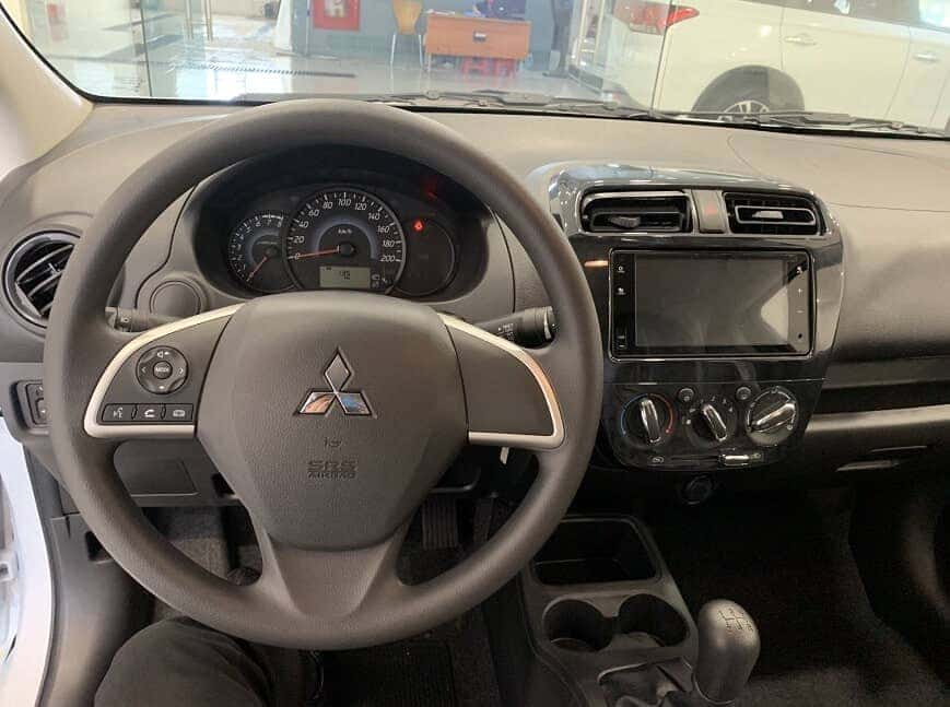 Vô lăng xe Attrage số sàn