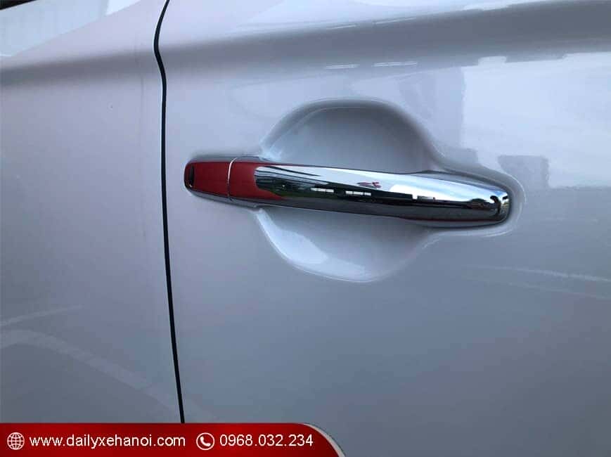 Tay nắm cửa mạ Chrome Outlander 2.0 máy xăng