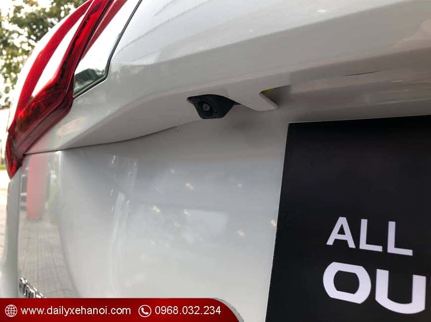 Camera lùi xe Mitsubishi Outlander 1 cầu bản 2.0