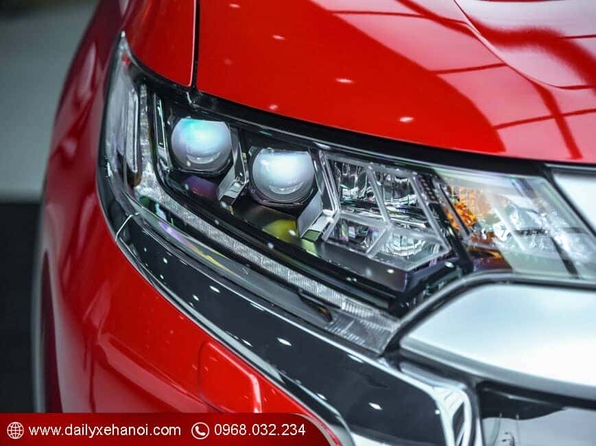 Cụm đèn chiếu sáng dạng LED Outlander 2.0 CVT 2020