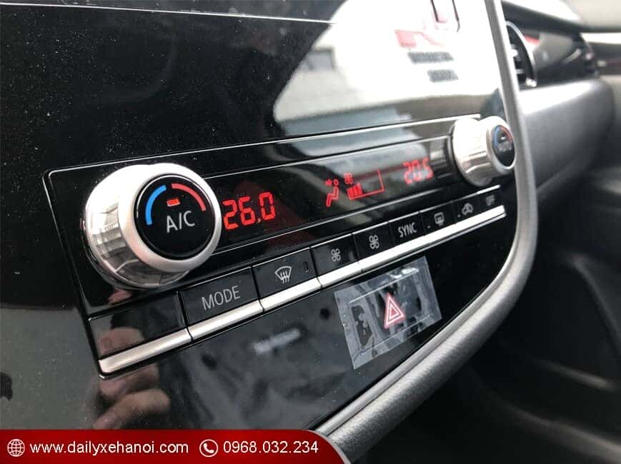 Điều hòa tự động 2 vùng độc lập trên Outlander bản tiêu chuẩn