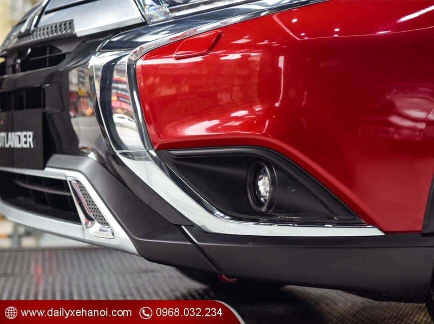 Hệ thống rửa đèn pha trên Crossover Outlander 2.0 bản đủ