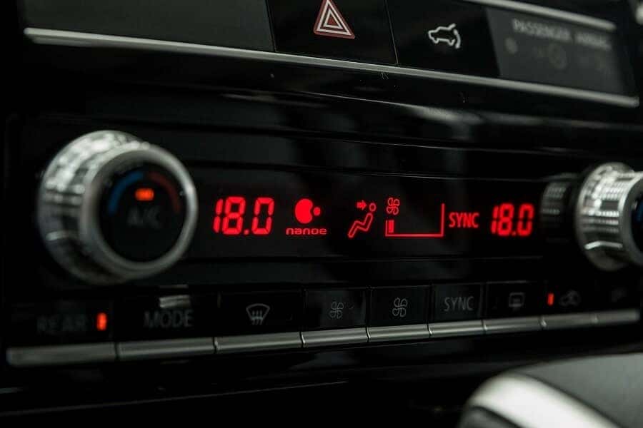 Điều hòa tự động 2 vùng nhiệt độ trên Pajero Sport phiên bản động cơ máy dầu