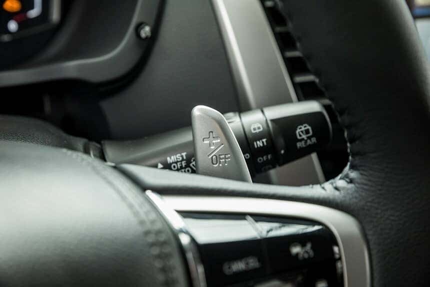 Lẫy chuyển số sau vô lăng xe Pajero Sport máy dầu