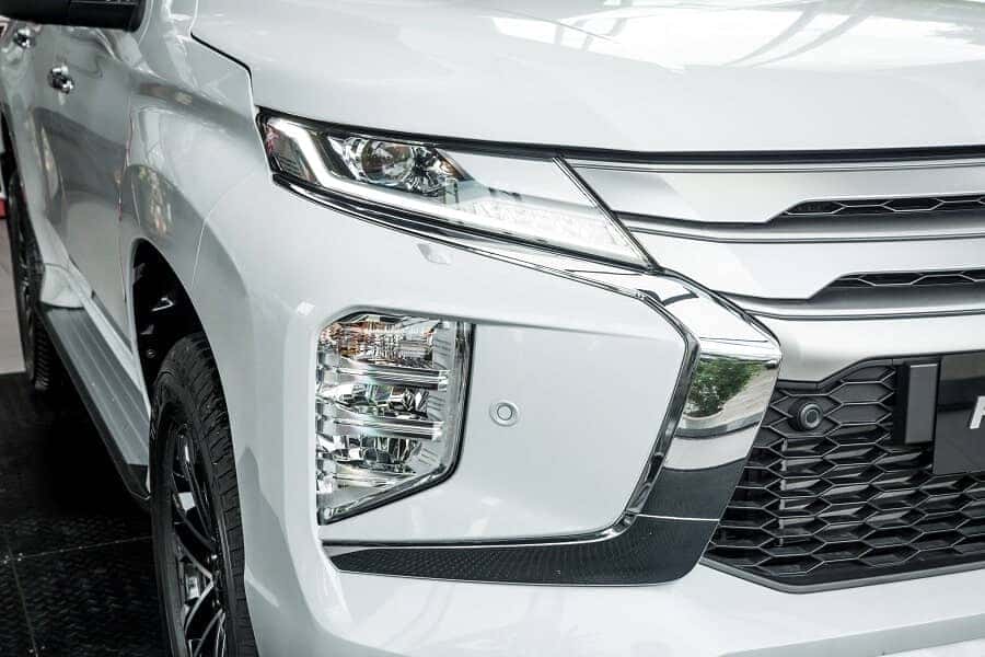 Cụm đèn chiếu sáng Full LED trên Mitsubishi Pajero Sport máy dầu