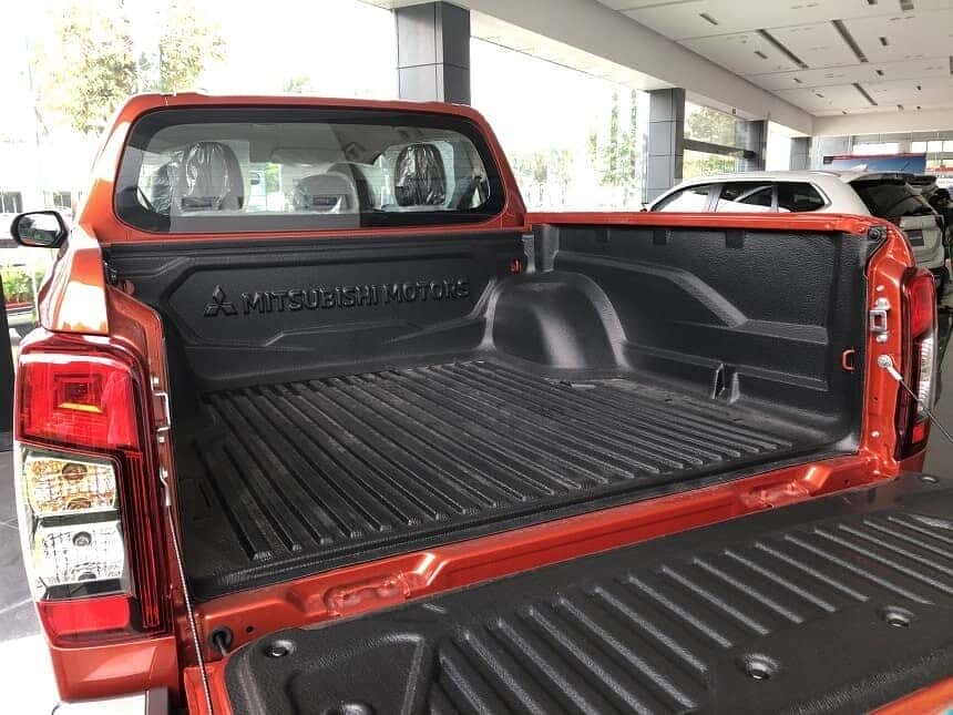 Thùng xe Mitsubishi triton 2.4 AT 4x2 2020