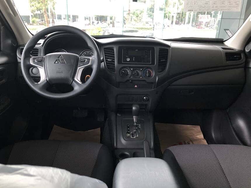 Tổng quan nội thất của Mitsubishi Triton 1 cầu số tự động
