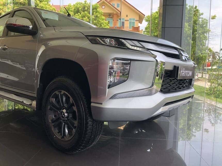 Bán tải Mitsubishi Triton 4x2 AT Premium