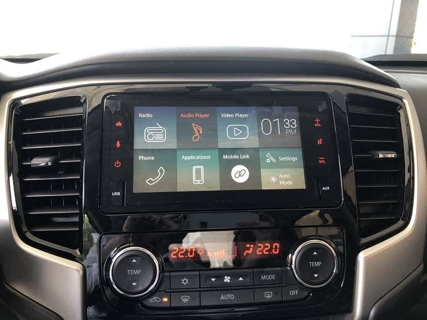Hệ thống màn hình giải trí trên Mitsubishi Triton 4x2 AT Mivec bản Full Option