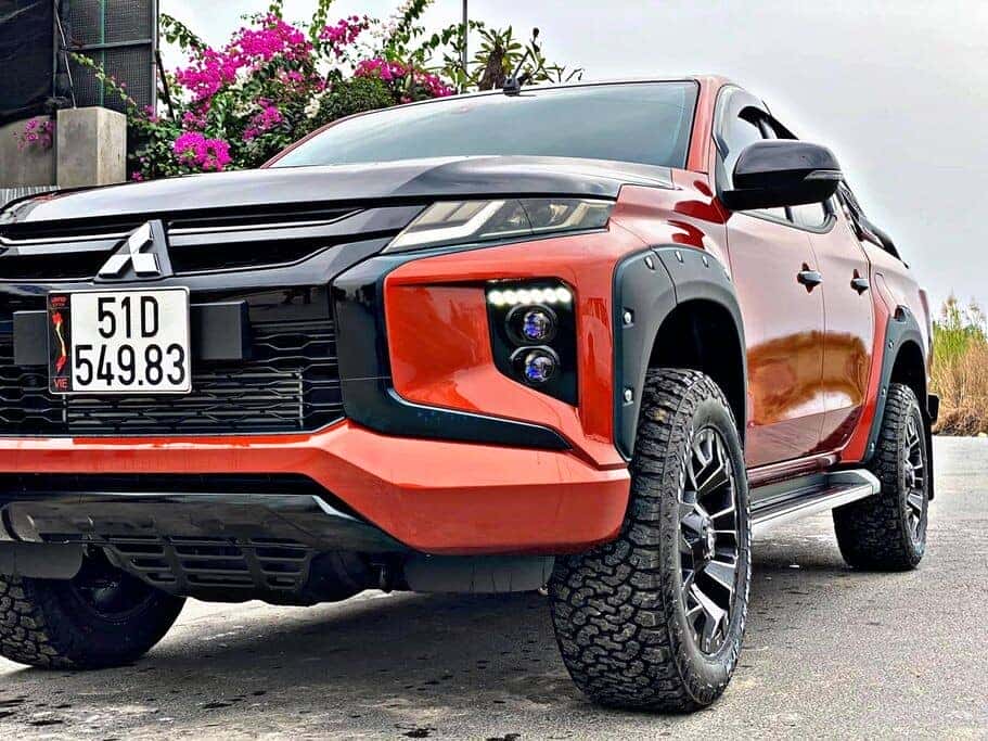 Dán decal xe triton