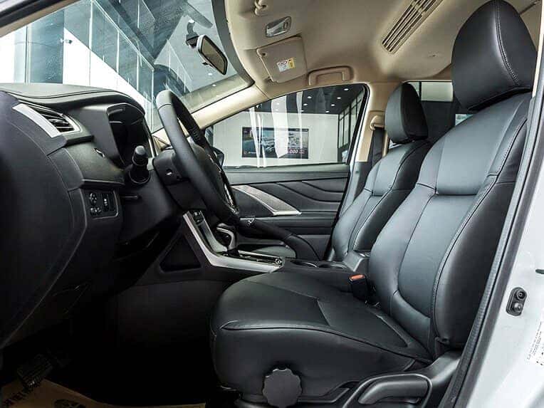 Nội thất ghế lái xe Xpander 1.5 AT số tự động