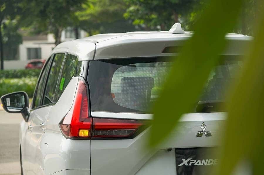 Cụm đèn hậu chữ T trên Xpander số tự động Pre