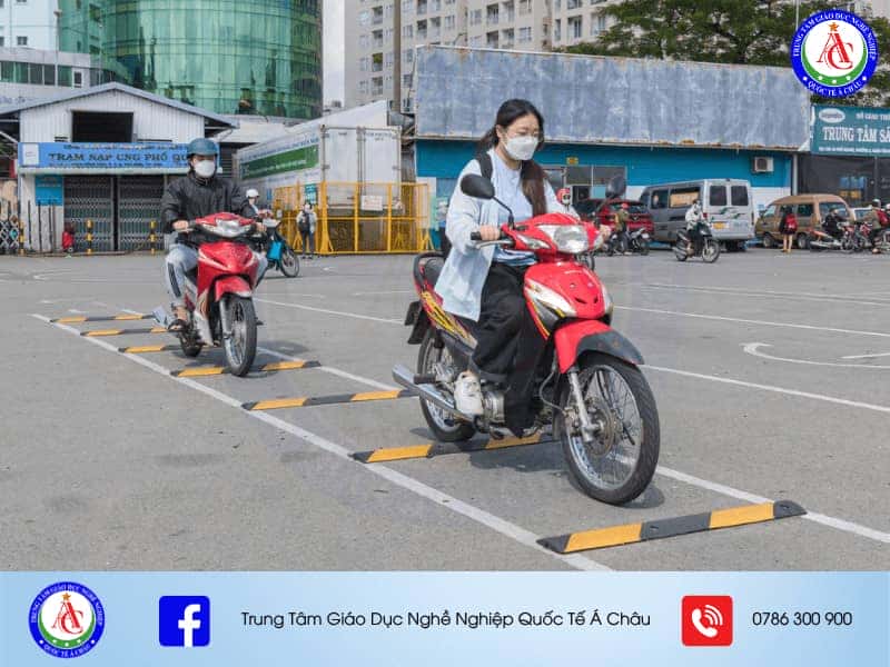Người điều khiển xe máy A1 có dung tích xi-lanh từ 50cc đến 125cc