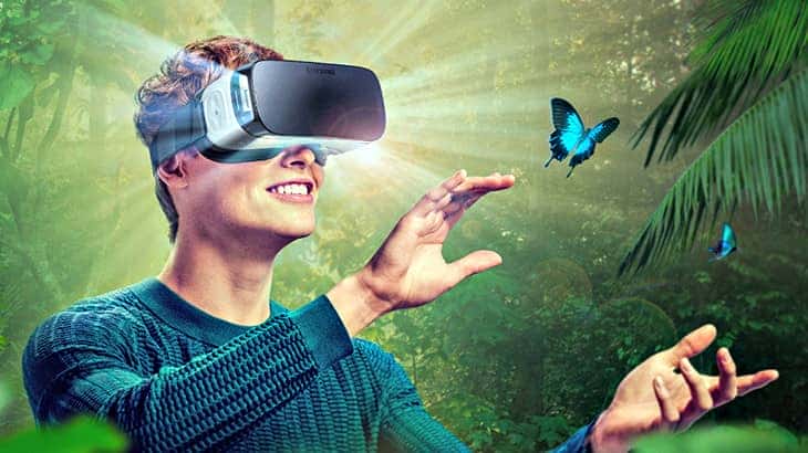 Người dùng đắm chìm trong cảnh quan ảo hóa qua kính thực tế ảo VR