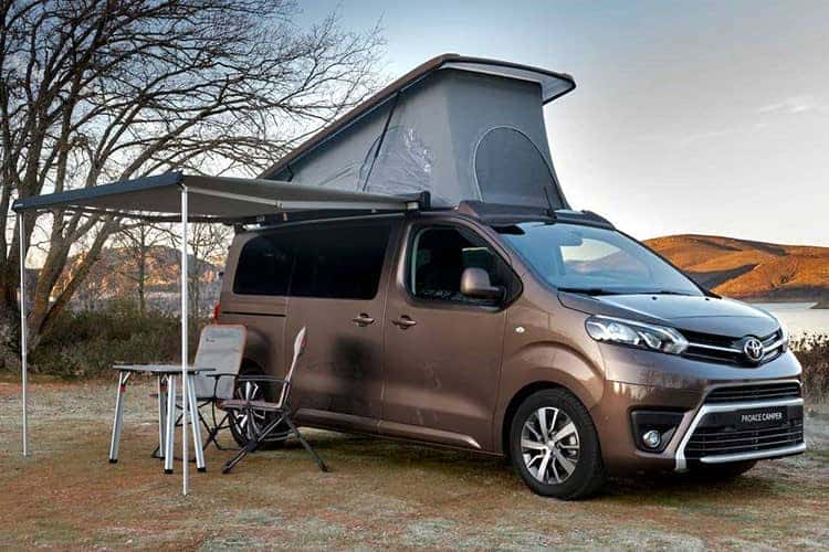 Nội thất rộng rãi của xe 9 chỗ Toyota Proace lý tưởng cho các chuyến dã ngoại