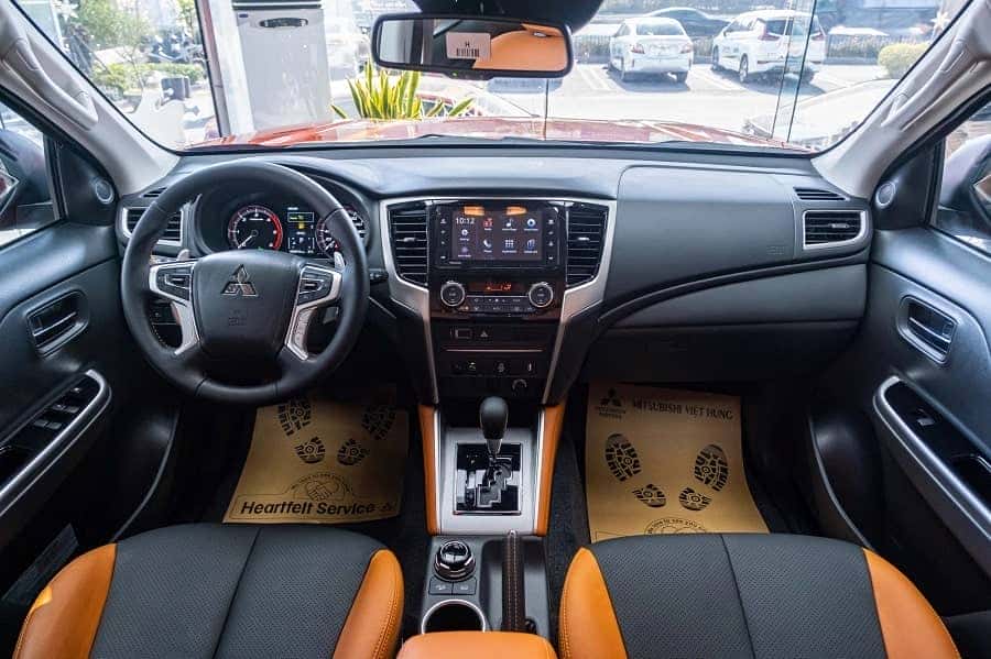 Nội thất xe Triton 4x4 bản Athlete