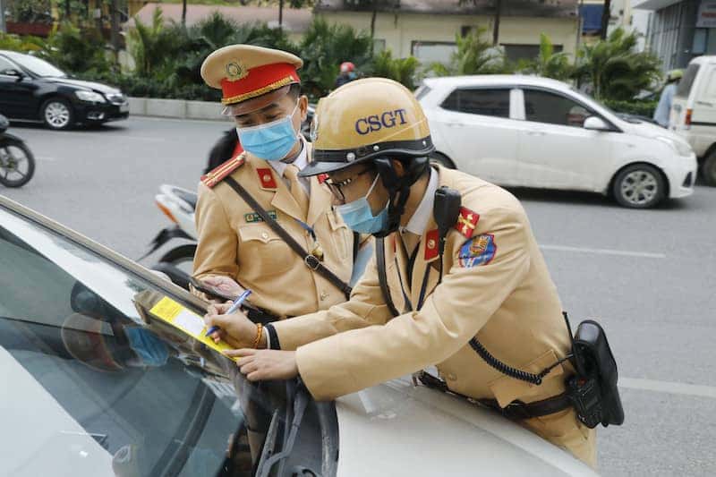 Nộp phạt nguội trực tiếp cho Cảnh sát giao thông tại chỗ