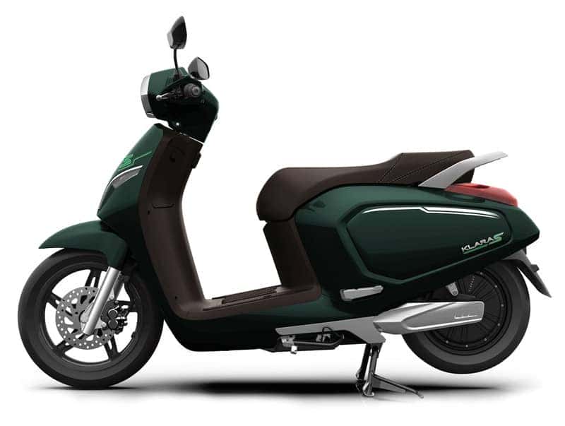 Nữ mệnh Hỏa thu hút với xe máy VinFast Klara S 2022 màu xanh lục