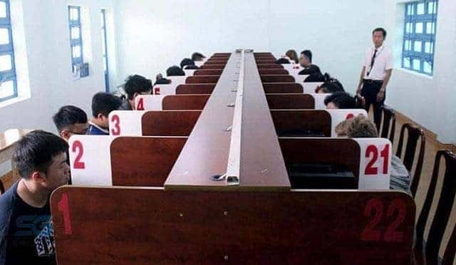 Ôn tập câu hỏi lý thuyết thi bằng lái xe A1 trên máy tính