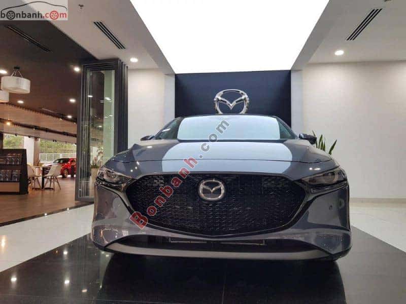 Phần đầu xe Mazda 3 Sport với lưới tản nhiệt ấn tượng