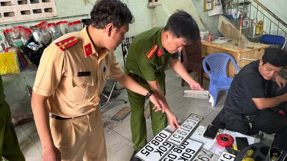 Quy định xử phạt người sản xuất biển số xe giả