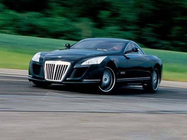 Siêu xe Maybach Exelero màu đen bóng, thiết kế dài và uy nghi, biểu tượng của sự sang trọng và hiệu suất độc đáo