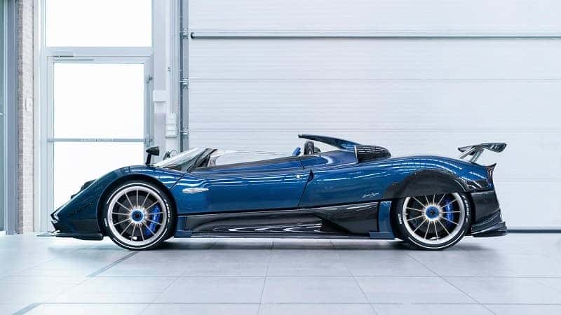 Siêu xe Pagani Zonda HP Barchetta màu xanh dương và trắng, thiết kế mui trần độc đáo, biểu tượng tốc độ và sự hiếm có