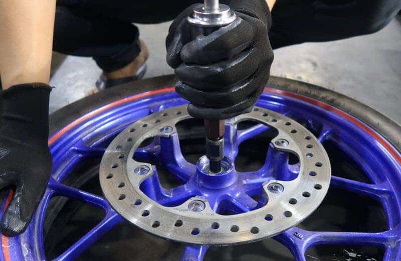 Thay bạc đạn xe máy