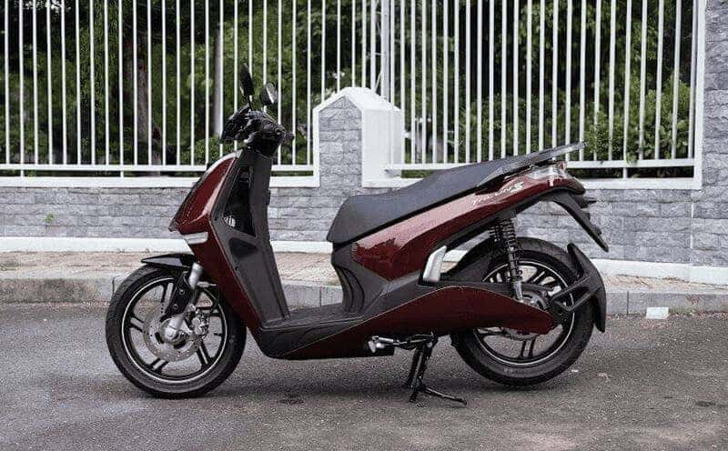 Thiết bị định vị GPS tích hợp trên xe máy để hỗ trợ chỉ đường