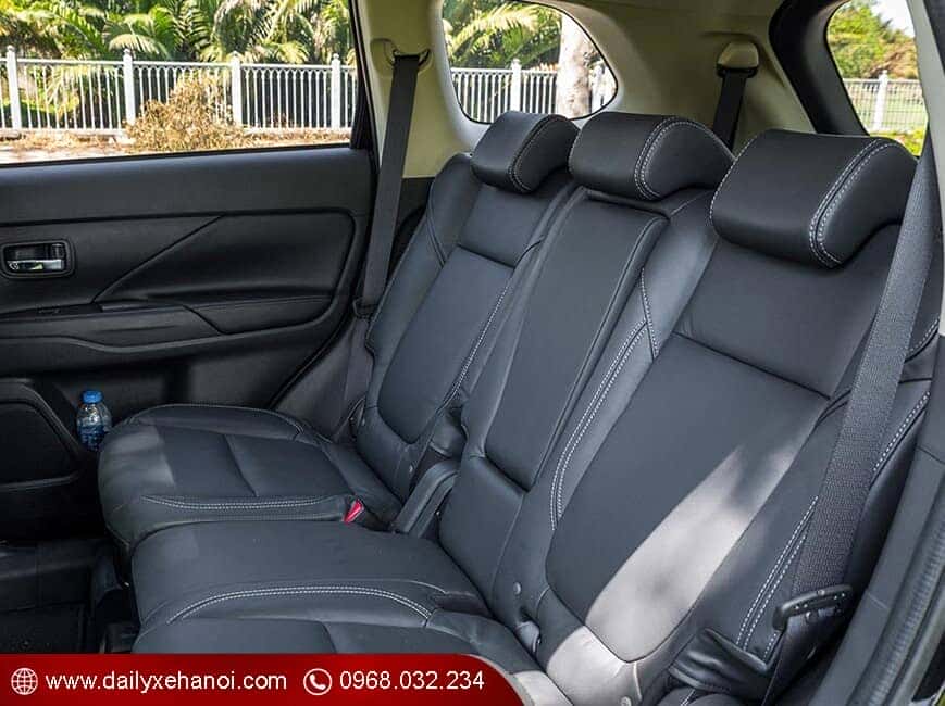 Phí lăn bánh xe Outlander 2.0 Premium tại Nghệ An