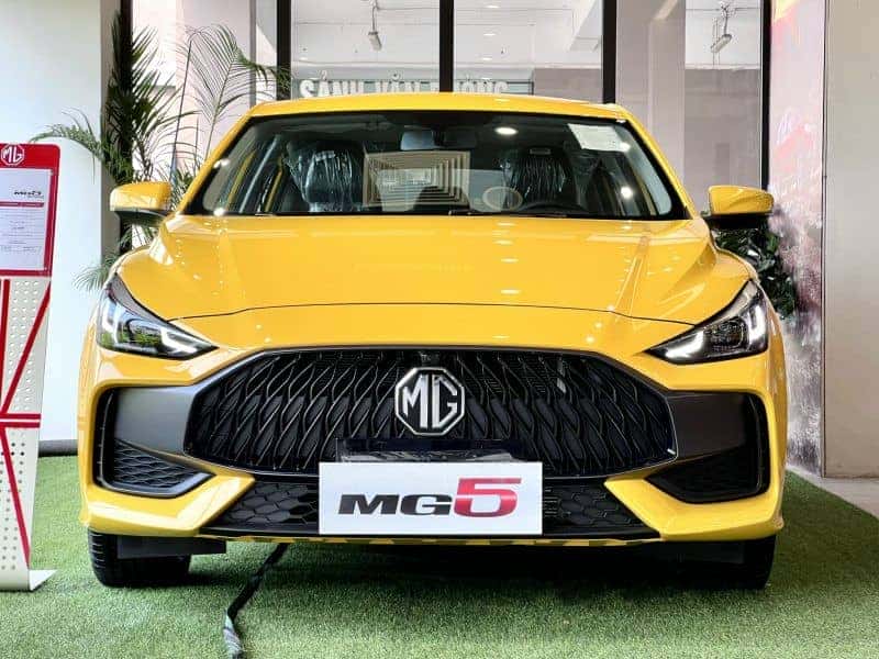 Tổng thể ngoại thất MG5 màu đỏ