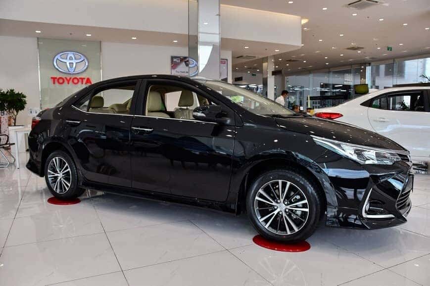 Sedan 5 chỗ Toyota Corolla Altis bản 1.8E số tự động CVT