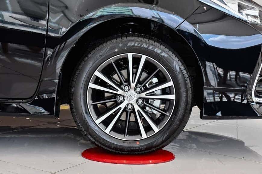 Mâm xe 16 inhc trên Corolla Altis bản E CVT