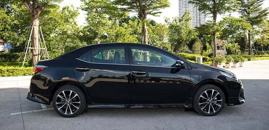 Hông xe Toyota Altis phiên bản 1.8G
