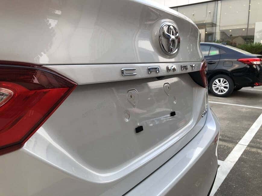 Logo Camry 2.0 G 2019 nhập khẩu